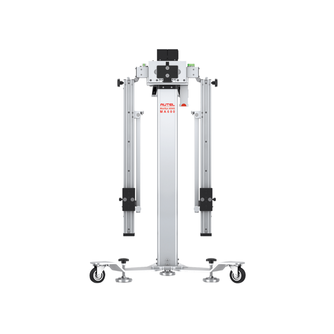 Ferramenta de Calibração ADAS Portátil Autel MaxiSYS MA600 Estrutura modular portátil Autel MaxiSYS MA600 montada com lasers de posicionamento em frente a um veículo para calibração de câmera.