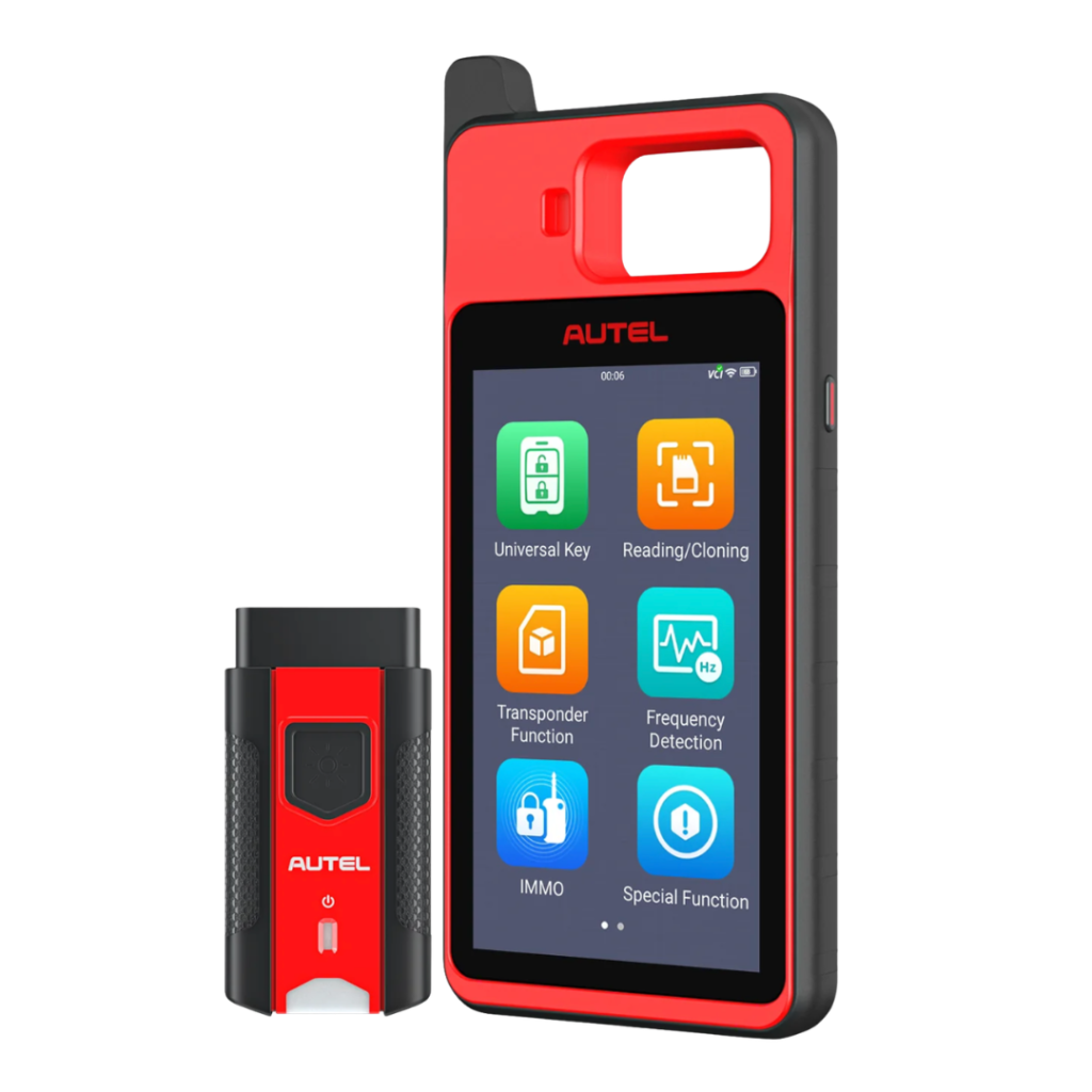 Dispositivo portátil Autel MaxiIM KM100 exibindo o menu de geração de chave inteligente universal em sua tela colorida de 5,5 polegadas.