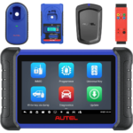 Tablet programador de chaves Autel MaxiIM IM508S posicionado ao lado do módulo programador de bancada XP200 executando a leitura de um chip de chave.